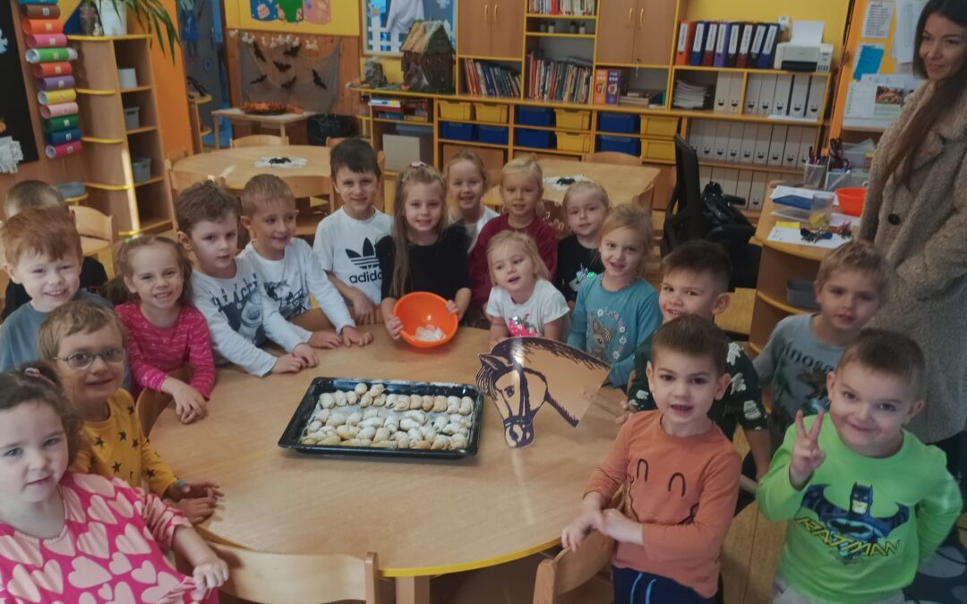 Koťátka pečou svatomartinské rohlíčky🥐😊
