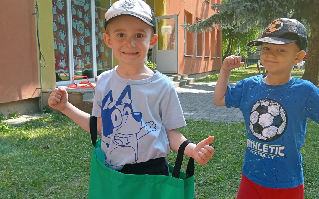 Koťátka a Myšičky cvičí na zahradě