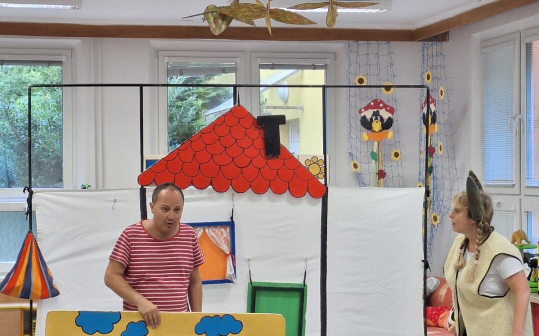 Divadelní představení -“ Malované písničky“ – Berušky