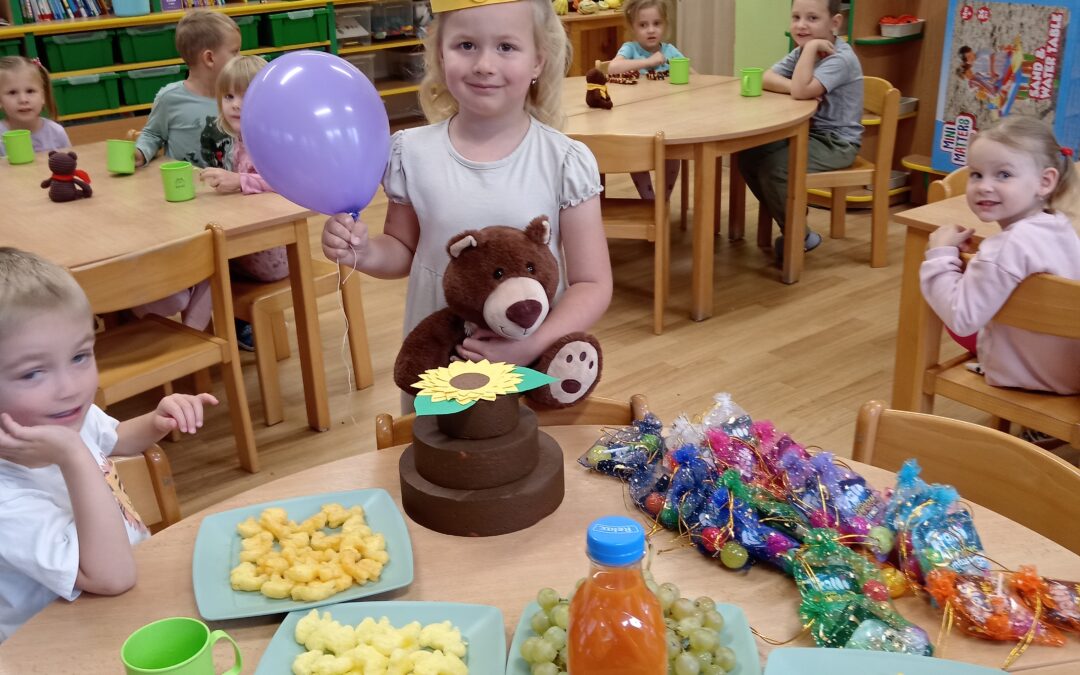 Méďové – Karolínka slaví narozeniny