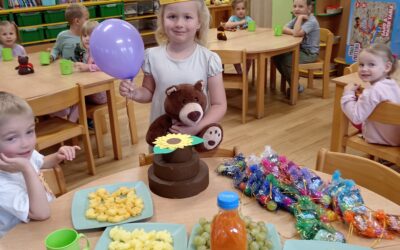 Méďové – Karolínka slaví narozeniny