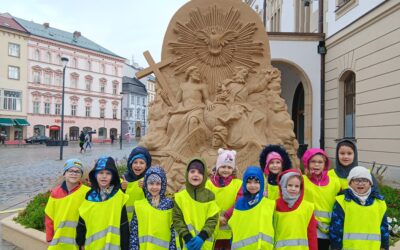 Krtečci na procházce městem s kočičkou Olou