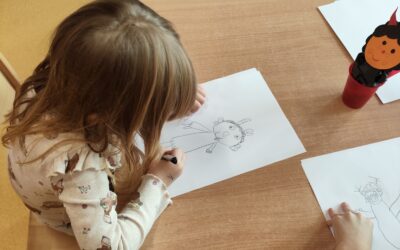 Krtečci kreslí s malířem